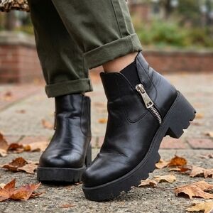 Dunes Pike Black Lug Sole Chelsea Ankle Boots Sz 10